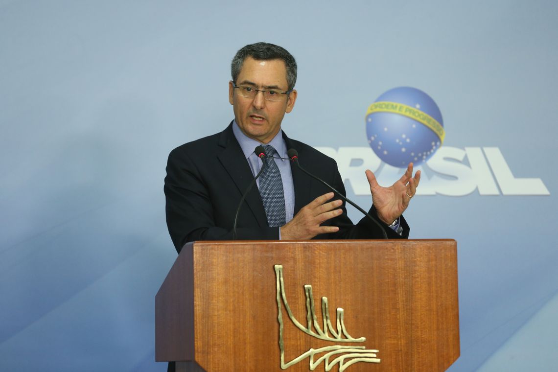 Valter Campanato/Agência Brasil O ministro da Fazenda, Eduardo Guardia, fala à imprensa sobre a Contribuição de Intervenção no Domínio Econômico (Cide) cobradas sobre os combustíveis, no Palácio do Planalto.
