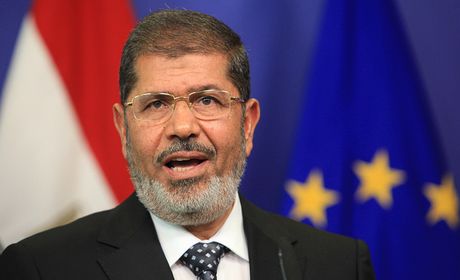 Ao assumir o governo, Morsi enviou para reserva líderes das Forças Armadas, que mantiveram o poder nos últimos 30 anos