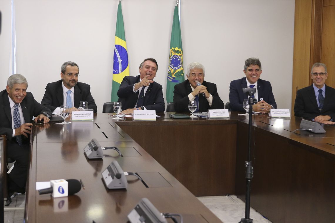 Valter Campanato/Agência Brasil O presidente Jair Bolsonaro participa de videoconferência com escola atendida pelo programa Gesac.