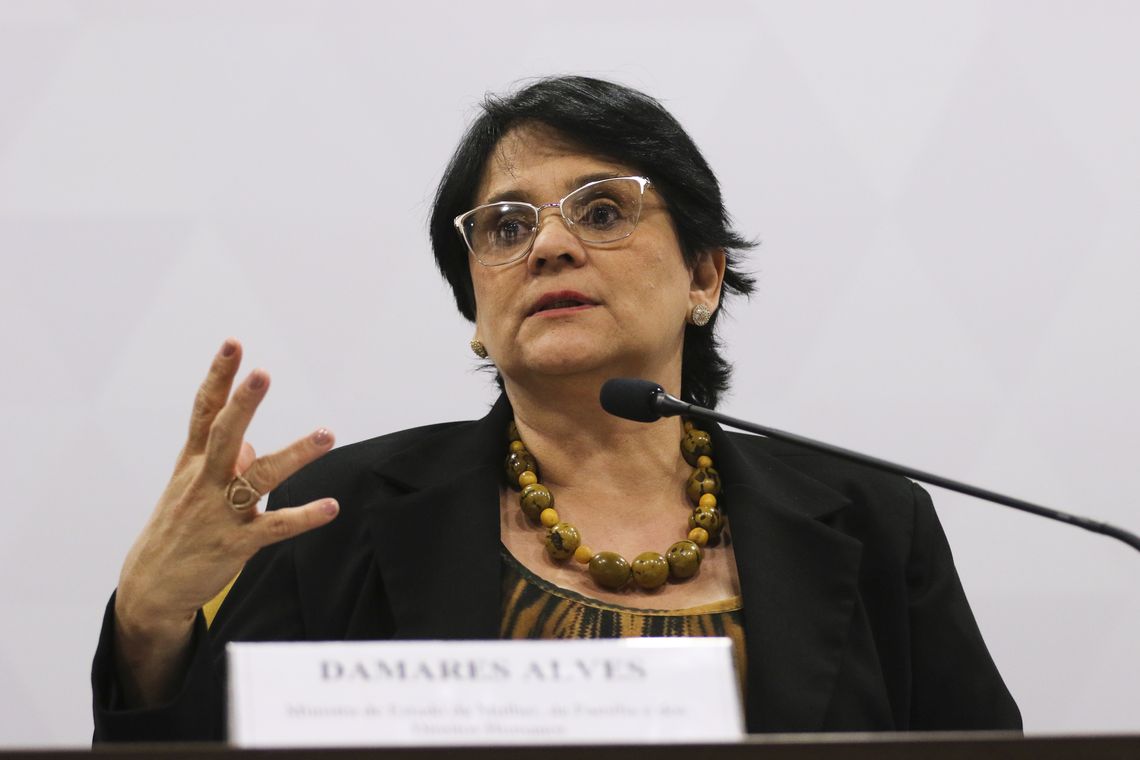 A ministra da Mulher, da FamÃ­lia e dos Direitos Humanos, Damares Alves,  participa do I SeminÃ¡rio Nacional sobre CorrupÃ§Ã£o e Direitos Humanos, em BrasÃ­lia.