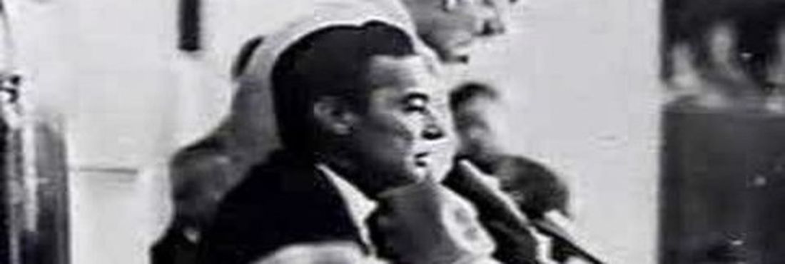 Auro de Moura Andrade declara vaga a Presidência da República Na madrugada do dia 02 de abril de 1964 o então presidente do Senado, Auro de Moura Andrade, declara vaga a presidência da República