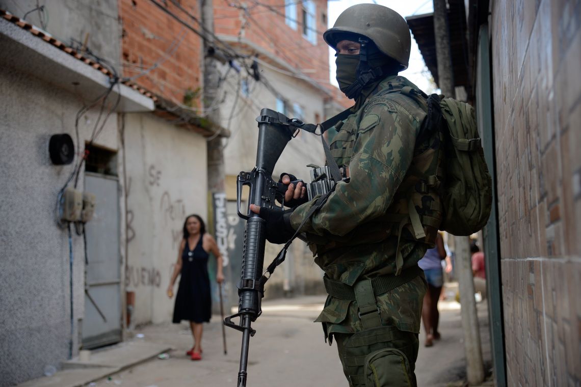 Fernando Frazão/Agência Brasil Rio de Janeiro - Fuzileiros Navais participam de operação de segurança na favela Kelson's, na zona norte do Rio de Janeiro (Fernando Frazão/Agência Brasil)