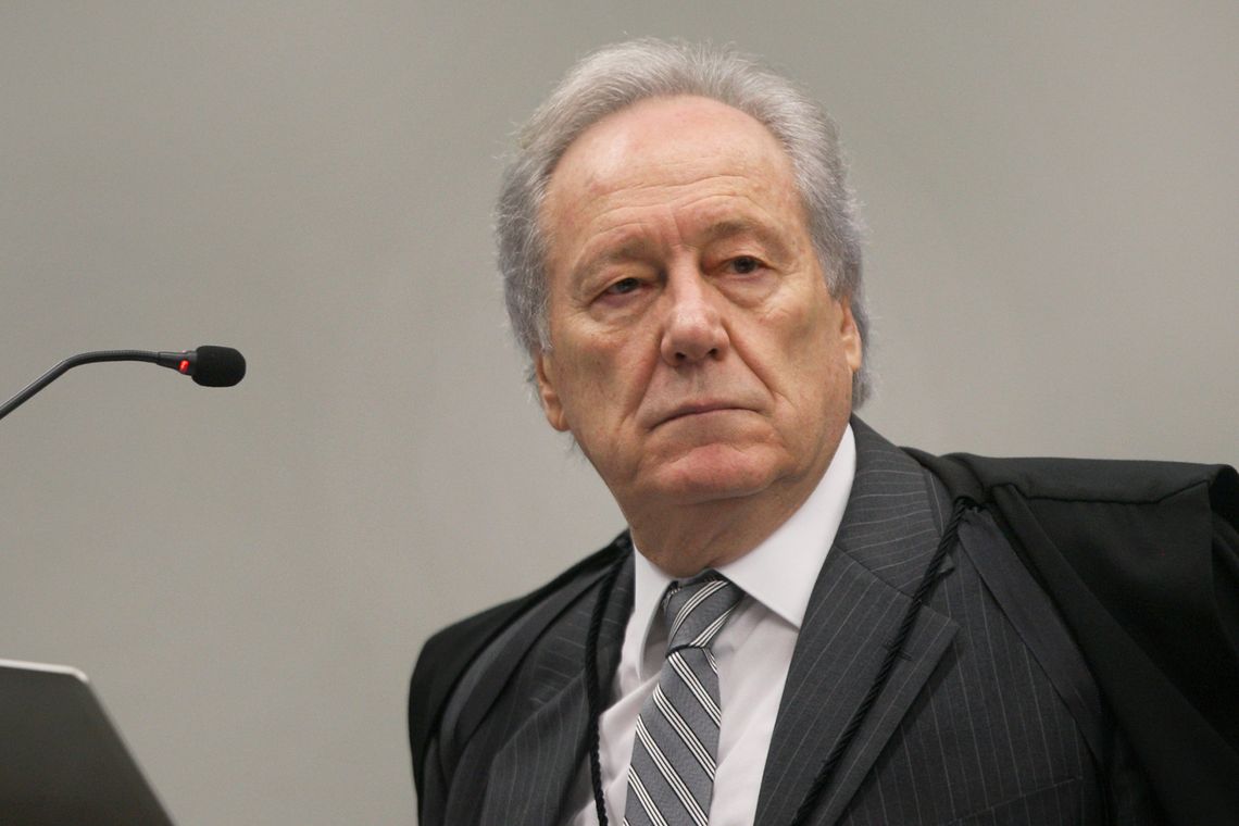 Ministro Ricardo Lewandowski durante sessão da Segunda Turma do STF para jugar ação penal proposta pela Procuradoria-Geral da República (PGR) contra a senadora Gleisi Hoffmann e seu marido, o ex-ministro do Planejamento Paulo Bernardo.
