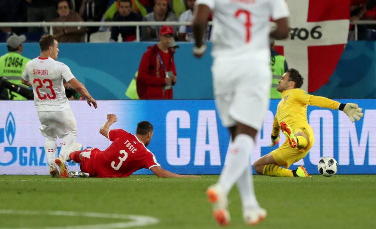 Copa 2018: SÃ©rvia e SuÃ­Ã§a. Xherdan Shaqiri, da SuÃ­Ã§a, marca o segundo gol da equipe.