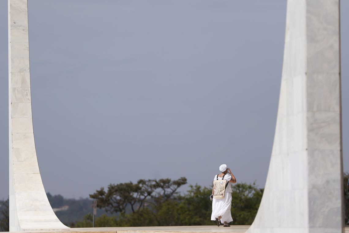 Marcelo Camargo/Agência Brasil Praticantes de religiões de matriz africana aguardam o início do julgamento, no STF, de recurso sobre a constitucionalidade do sacrifício de animais em cultos.
