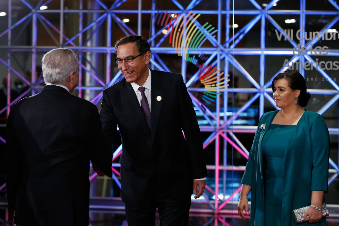Alan Santos/PR Lima - Presidente da República, Michel Temer, recebe os cumprimentos do Presidente da República do Peru, Martin Alberto Vizcarra e senhora (Alan SantosPR)