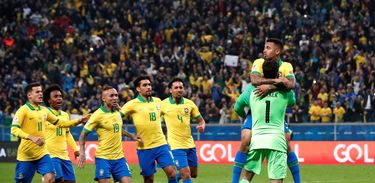 Seleção brasileira comemora vitória nas quartas de final da Copa América 2019.