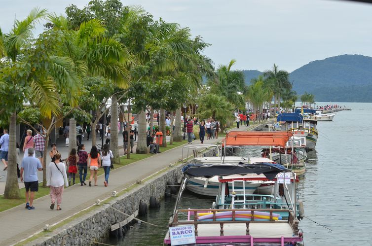 Movimentação na cidade durante a 13ª Festa Literária Internacional de Paraty (Flip) (Tânia Rêgo/Agência Brasil)