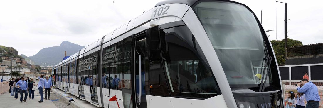 Primeiro trem do VLT chega ao Rio de Janeiro Primeiro trem do VLT chega ao Rio de Janeiro