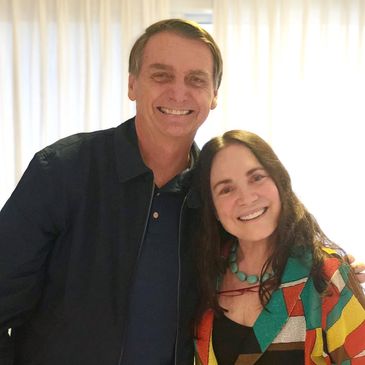 Jair Bolsonaro recebe visita da atriz Regina Duarte
