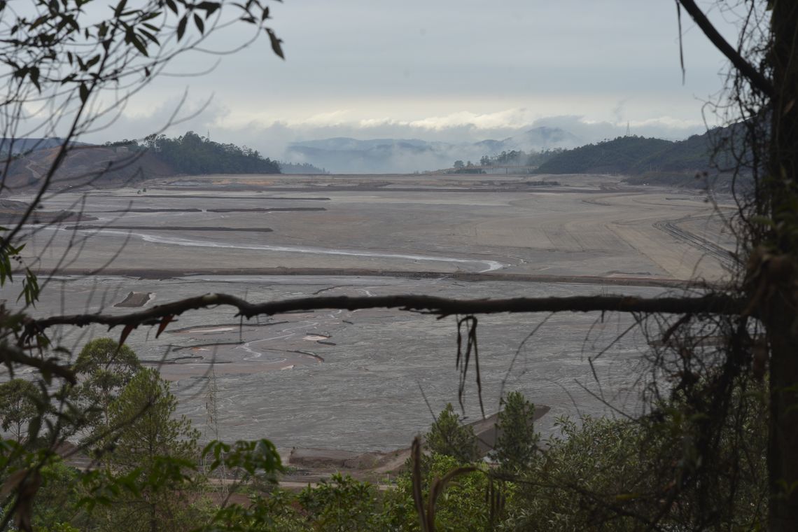 Antonio Cruz/ Agência Brasil Mariana (MG) - Barragens de Santarém e Fundão que romperam na quinta feira (5), trazendo destruição à zona rural de Mariana, em Minas Gerais. (Antonio Cruz/Agência Brasil)