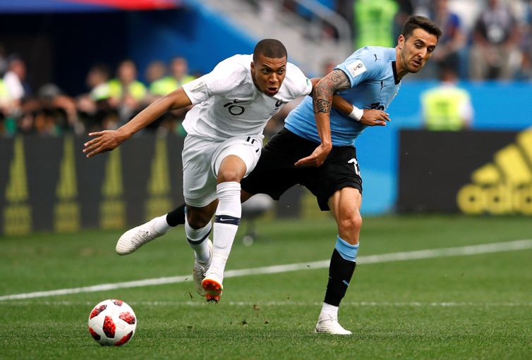 Copa 2018, França e Uruguai, Lances   REUTERS/Jason Cairnduff