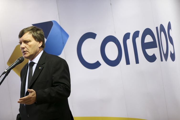 O presidente dos Correios, Carlos Roberto Fortner, dá entrevista coletiva para esclarecer dúvidas sobre a cobrança do despacho postal para encomendas não tributadas.