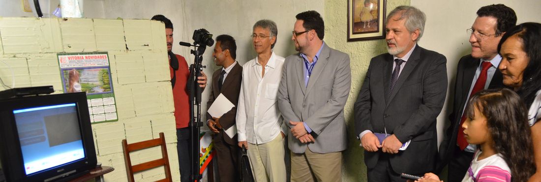 Brasil4D_DF_9 Dona Vilma contou com a ajuda da neta para aprender a utilizar o Brasil 4D