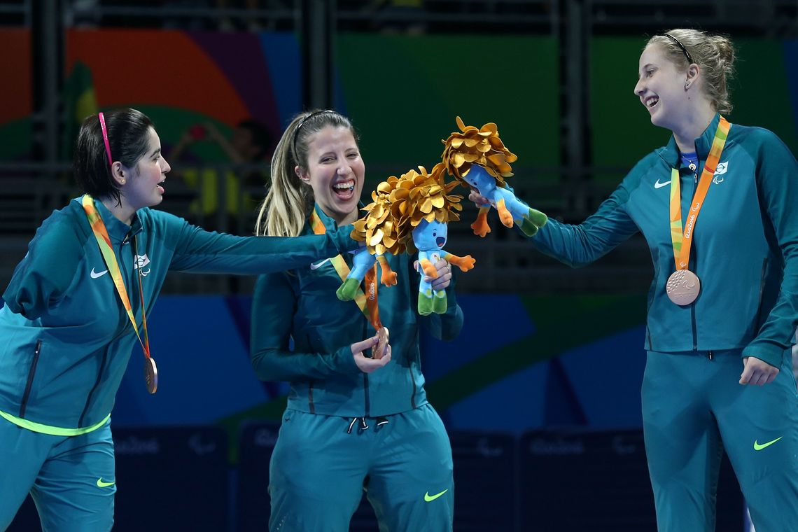 Rio de Janeiro, 17 de setembro de 2016. - JOGOS PARALÍMPICOS RIO 2016 - Tênis de Mesa - Brasil x Austrália, disputa de bronze por equipe no Pavilhão 3 do RioCentro. Medalha de Bronze para o Brasil. Bruna Alexandre, Jennyfer Marques e Danielle