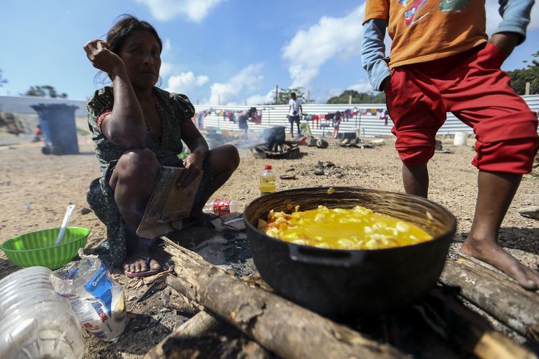 Indígenas venezuelanos, da etnia Warao, são acolhidos no abrigo Janokoida, em Pacaraima.
