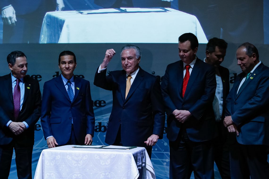 Alan Santos/PR São Paulo - Presidente Michel Temer e os ministro da indústria, Comércio Exterior e Serviços, Marcos Pereira, da Ciência, Tecnologia, Inovações e Comunicações, Gilberto Kassab, assinam MP para alterar a Lei de Informática (Lei nº 8.248