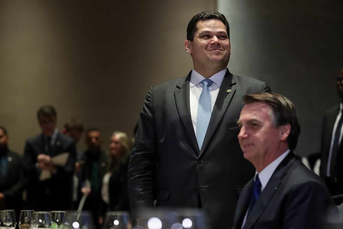 Marcos Corrêa/PR O presidente do Senado, Davi Alcolumbre, e o presidente Jair Bolsonaro durante almoço de Encontro do Conselho Interdenominacional de Ministros Evangélicos do Brasil.