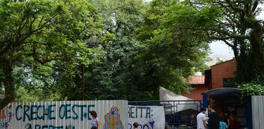 São Paulo - Alunos, funcionários e pais fazem ato contra o fechamento da Creche Oeste da Universidade de São Paulo (USP) (Rovena Rosa/Agência Brasil)