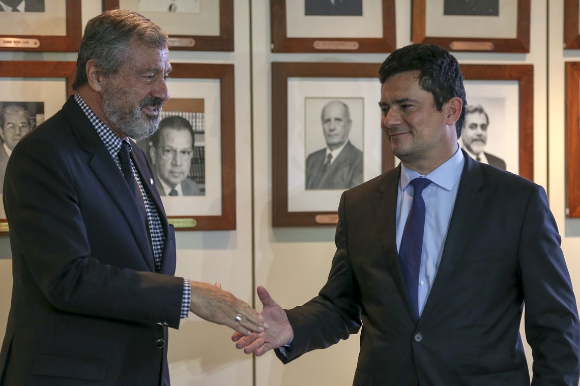 Fabio Rodrigues Pozzebom/Agência Brasil O atual ministro da Justiça, Torquato Jardim, e o futuro ministro da pasta, juiz federal Sérgio Moro, durante coletiva de imprensa após reunião.