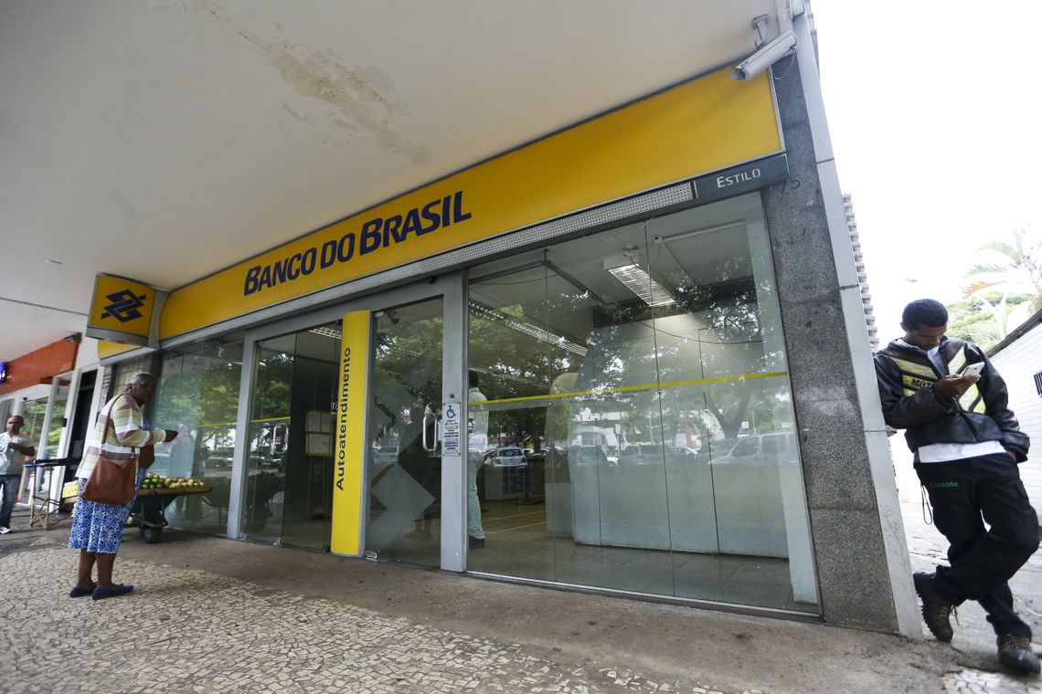 Brasília - O Banco do Brasil vai fechar agências bancárias, ampliar o atendimento digital, lançar um plano de aposentadoria incentivada e propor redução de jornada de trabalho para parte dos funcionários (Marcelo Camargo/Agência Brasil)