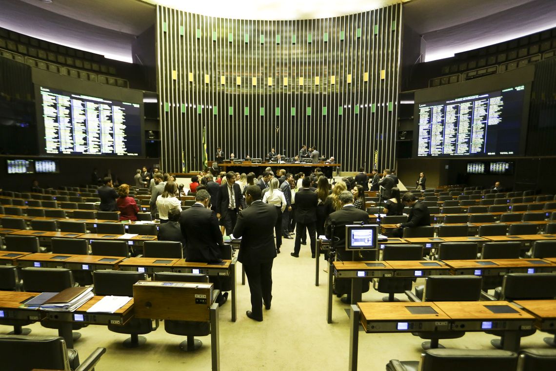 Marcelo Camargo/Agência Brasil/Agência Brasil O plenário da Câmara dos Deputados aprovou o Projeto de Lei 6433/13, que permite ao delegado de polícia adotar medidas de urgência para proteger mulheres vítimas de agressão.