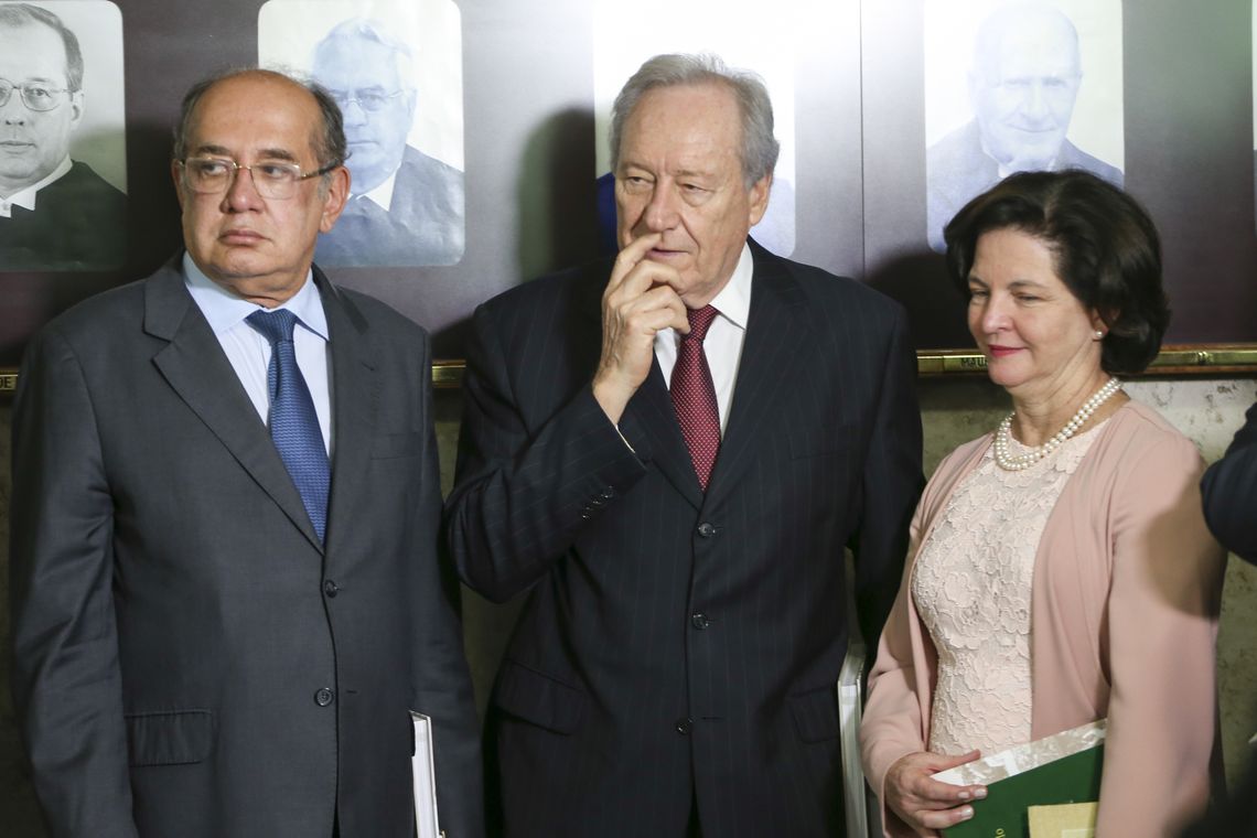 Fabio Rodrigues Pozzebom/Agência Brasil Os ministros do STF Gilmar Mendes, Ricardo Lewandowski e a procuradora-geral da República, Raquel Dodge, participam de sessão solene no STF em comemoração aos 30 anos da Constituição brasileira.