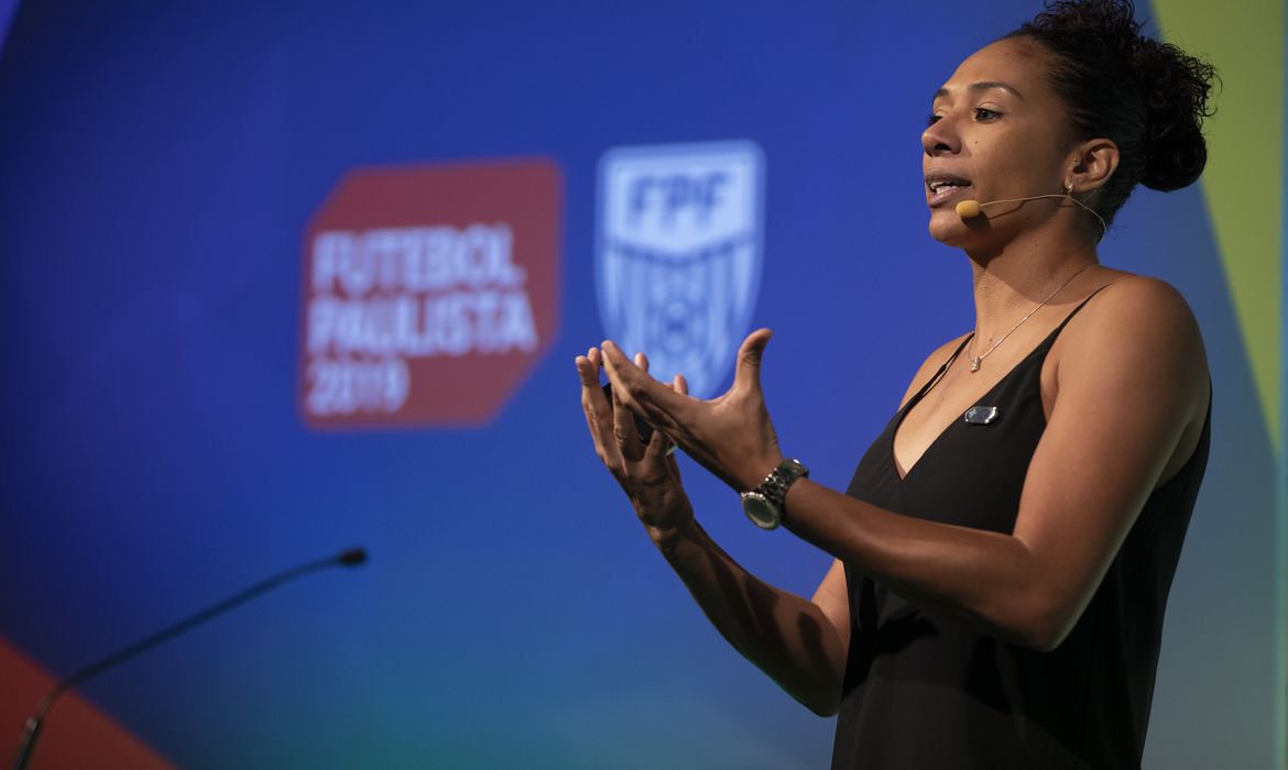 Futebol Feminino. Coordenadora de Futebol Feminino da FPF Aline Pellegrino