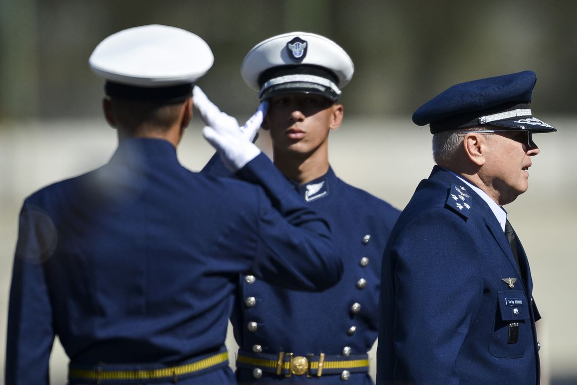 Marcelo Camargo/Agência Brasil A Força Aérea Brasileira (FAB) realiza evento comemorativo dos 146 anos de nascimento de Alberto Santos-Dumont, Patrono da Aeronáutica e Pai da Aviação.
