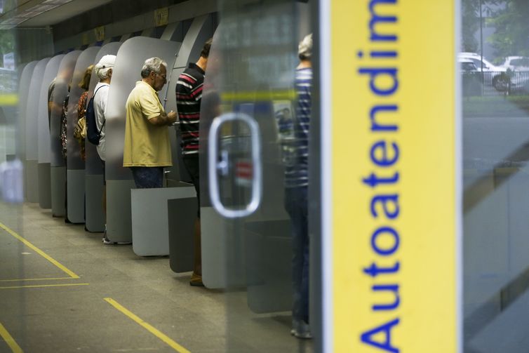 Brasília - O Banco do Brasil vai fechar agências bancárias, ampliar o atendimento digital, lançar um plano de aposentadoria incentivada e propor redução de jornada de trabalho para parte dos funcionários (Marcelo Camargo/Agência Brasil)