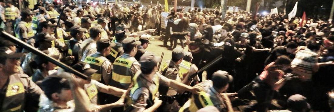 Polícia e manifestantes entram em confronto no terminal Parque D. Pedro A manifestação desta terça-feira (11) acabou em confronto entre polícia e manifestantes no terminal Parque D. Pedro II em São Paulo