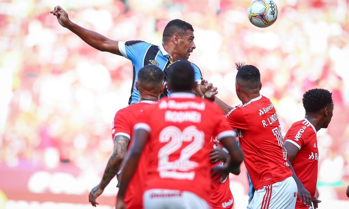 Lance da partida entre Grêmio e Internacional disputada na tarde deste sábado, no Estádio Beira-Rio, em partida valida pela semifinal do primeiro turno do Campeonato Gaúcho 2020.