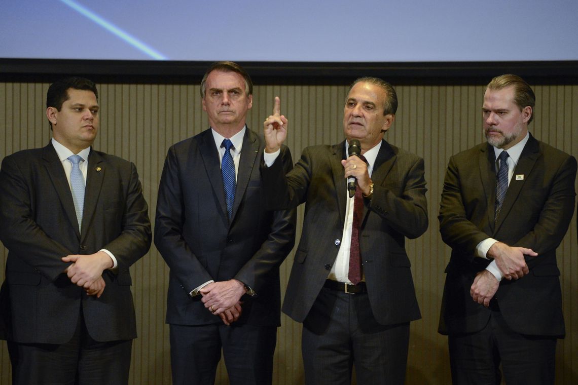 Tânia Rêgo/Agência Brasil O presidente do Senado, Davi Alcolumbre, o presidente Jair Bolsonaro, o pastor Silas Malafaia, e o presidente do Supremo Tribunal Federal, Dias Toffoli, participam do almoço com pastores evangélicos.
