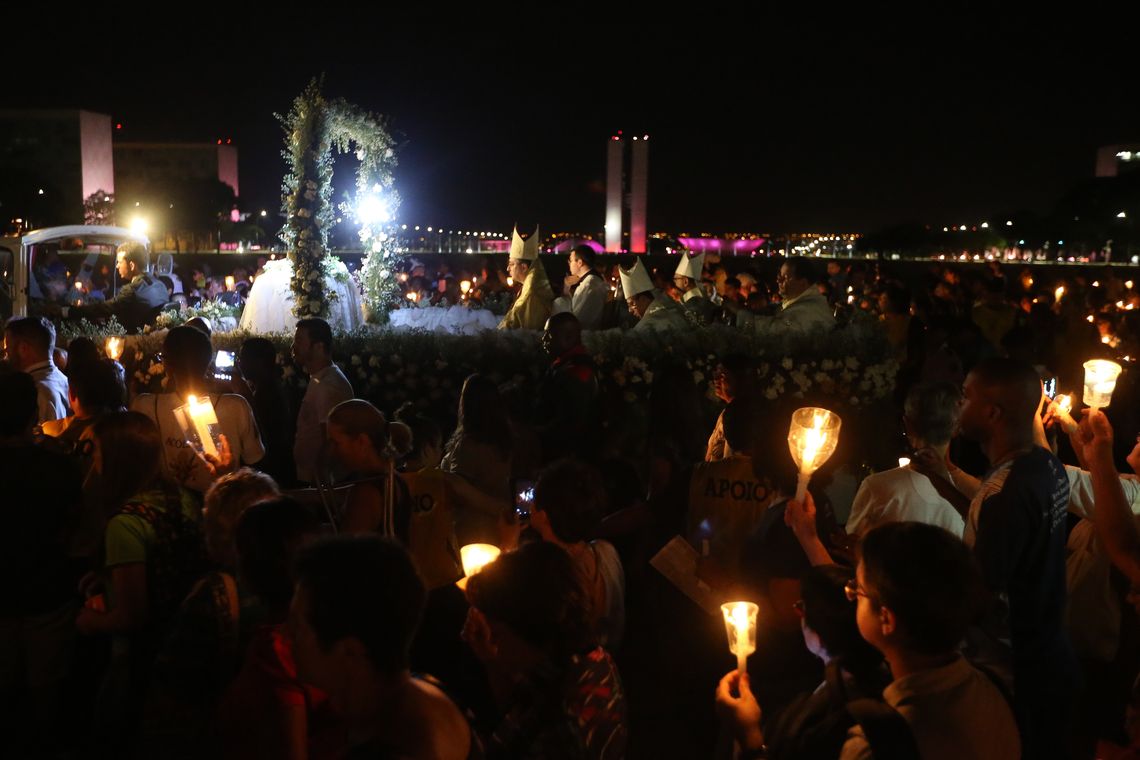 Marcello Casal jr/Agência Brasil Brasília - Arquidiocese de Brasília realiza missa solene e procissão durante Festa da Padroeira - Nossa Senhora Aparecida, na Esplanada dos Ministérios (Marcello Casal Jr/Agência Brasil)