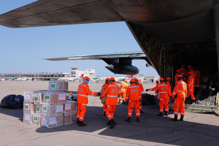 Aeronaves da FAB pousaram em Moçambique transportando mais de 20 toneladas de suprimentos e equipamentos, além de 40 militares da Força Nacional e do Bombeiros de Minas Gerais para ajuda às vítimas do Ciclone Idai.