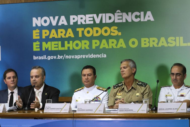 Representantes do Ministério da Economia e das Forças Armadas apresentam projeto de reforma da Previdência dos militares e de reestruturação das Forças Armadas.