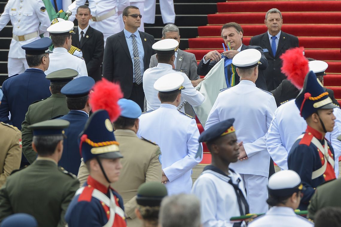 Tomaz Silva/Agência Brasil O presidente Jair Bolsonaro participa da cerimônia em comemoração ao Dia da Vitória e Imposição da Medalha da Vitória no Monumento Nacional aos Mortos da Segunda Guerra Mundial, no Aterro do Flamengo, no Rio de Janeiro.