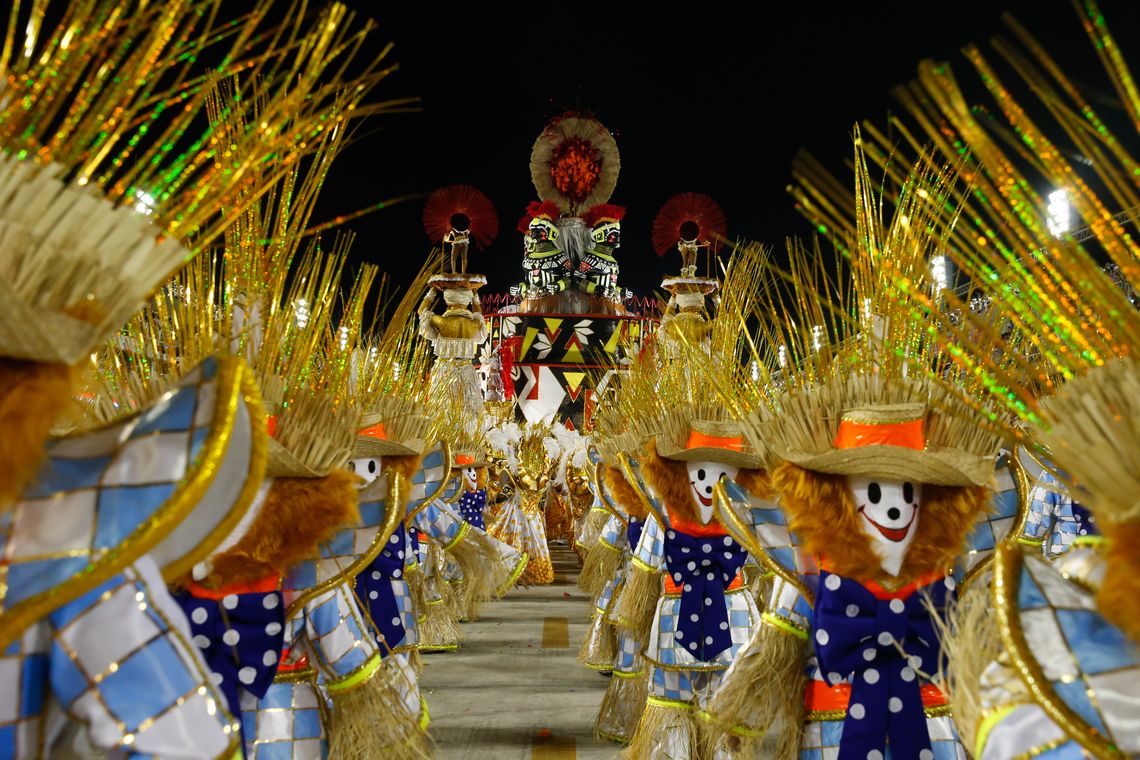 Tânia Rêgo; Agência Brasil Rio de Janeiro - Desfile da União da Ilha no segundo dia de apresentações do Grupo Especial das Escolas de Samba do Rio, na Sapucaí (Tânia Rêgo/Agência Brasil)