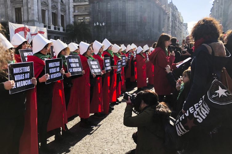 Às vésperas de votação no Senado, Argentina se divide em relação a aborto. 