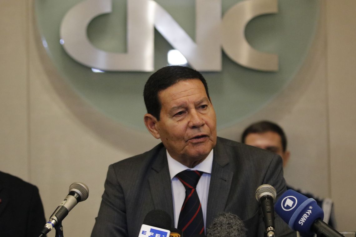 Tomaz Silva/Agência Brasil O vice-presidente da República, general Hamilton Mourão, fala durante coletiva de imprensa para correspondentes internacionais na Confederação Nacional do Comércio de Bens, Serviços e Turismo (CNC), no Rio de Janeiro.