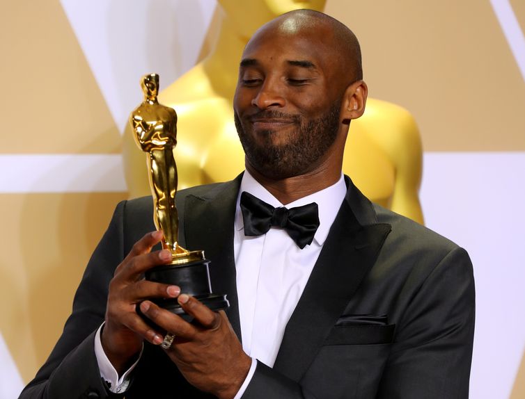 FILE PHOTO: 90th Academy Awards - Oscars Backstage - Hollywood, California, U.S., 04/03/2018 - Kobe Bryant with Best Animated Short Film Award for &quot;Dear Basketball&quot;. REUTERS/Mike Blake/File Photo