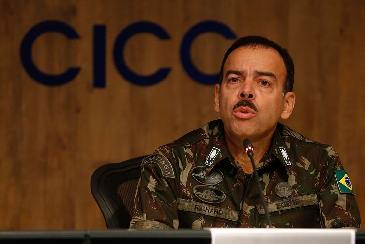   O General Richard Fernandez Nunes, secretário de segurança, concede entrevista coletiva à imprensa