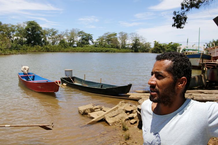 Linhares (ES) - Foz do rio Doce, distrito de Regência.  Paulo Miranda do Rosário, agricultor.