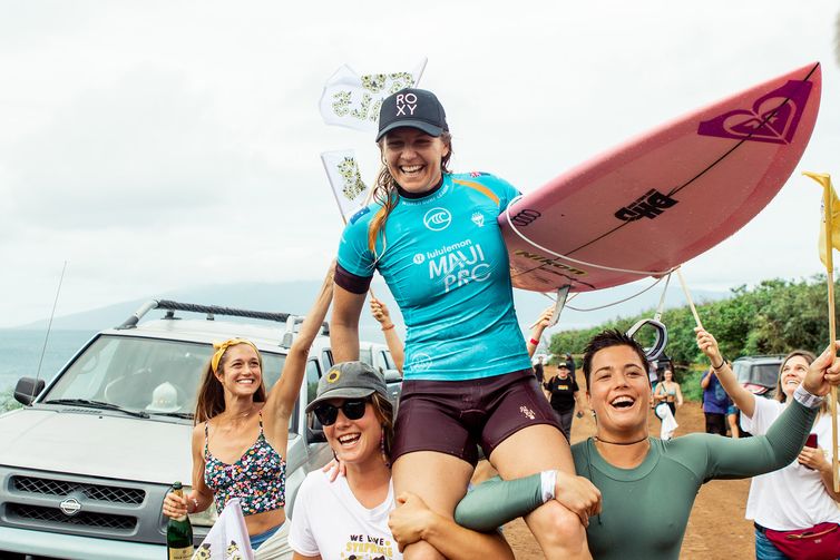 Cait Miers MAUI, UNITED STATES - DECEMBER 2: Stephanie Gilmore of Australia wins the 2019 Lululemon Maui Pro after winning the final at Honolua Bay on December 2, 2019 in Maui, United States. (Photo by Cait Miers/WSL via Getty Images)