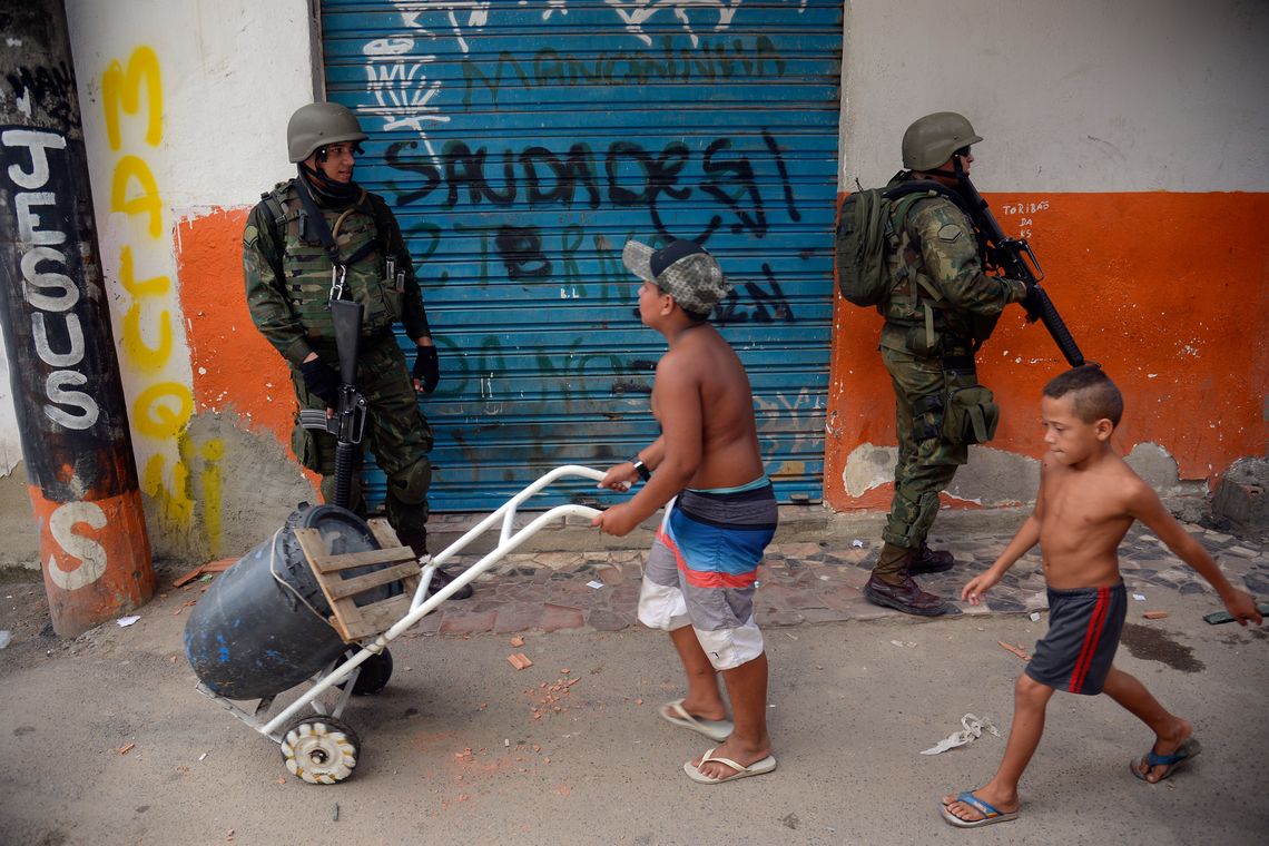 Fernando Frazão/Agência Brasil Rio de Janeiro - Fuzileiros Navais participam de operação de segurança na favela Kelson's, na zona norte do Rio de Janeiro (Fernando Frazão/Agência Brasil)