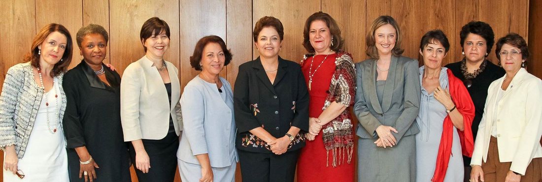 As nove ministras do primeiro mandato de Dilma Rousseff Helena Chagas, Luiza Bairros, Tereza Campello, Ideli Salvatti , Dilma Rousseff, Mirian Belchior, Maria do Rosário, Ana de Hollanda, Izabella Teixeira, Iriny Lopes
