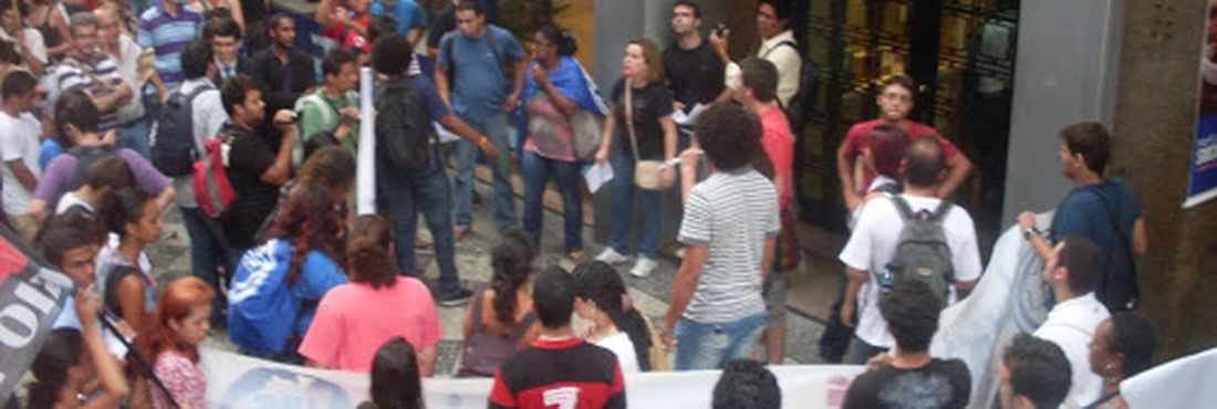 Protesto estudantes Rio de Janeiro Estudantes protestam por solução para situação de universidade privadas