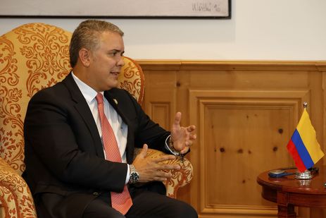 Presidente colombiano propõe diálogo nacional para solucionar crise Presidente colombiano propõe diálogo nacional para solucionar crise
