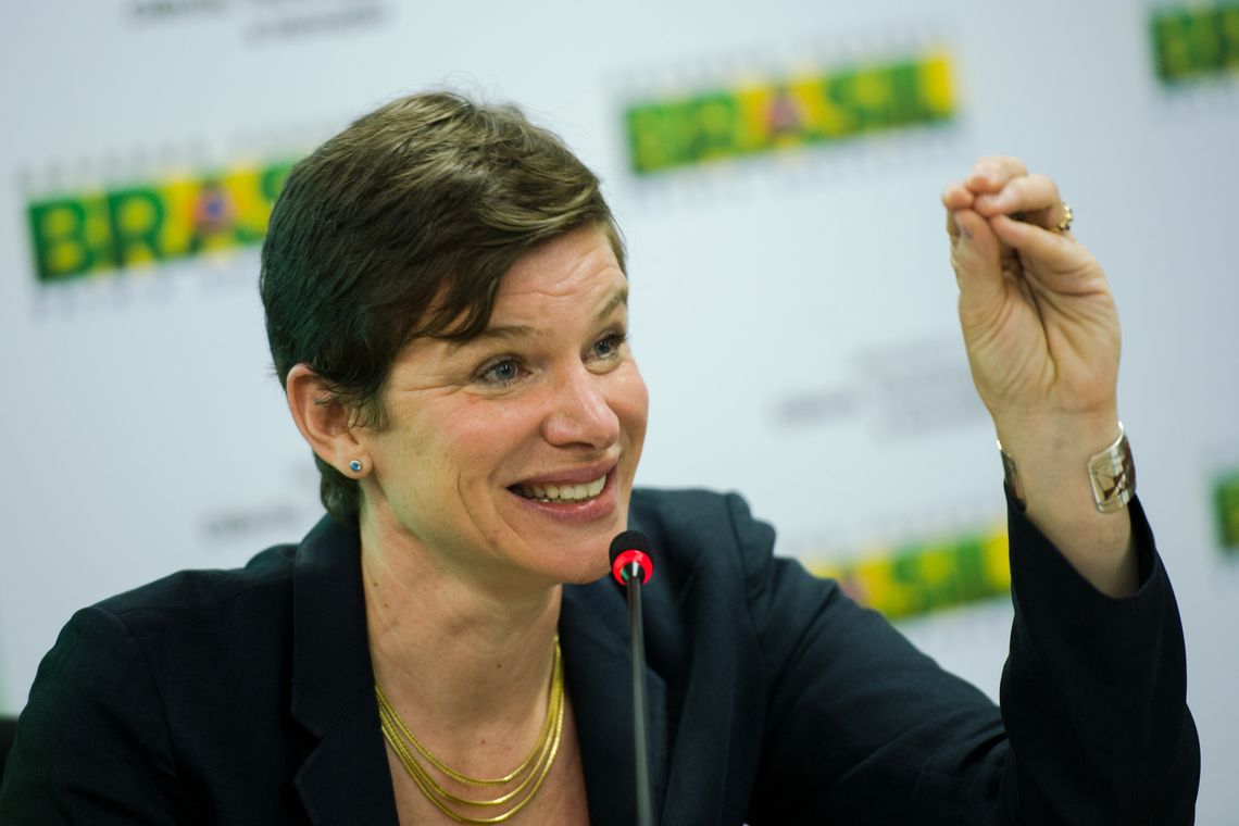 Marcelo Camargo/Agência Brasil Brasília - A economista e PhD americana Mariana Mazzucato apresenta ao ministro da Ciência, Tecnologia e Inovação, Celso Pansera, os resultados do estudo sobre incentivo à inovação (Marcelo Camargo/Agência Brasil)