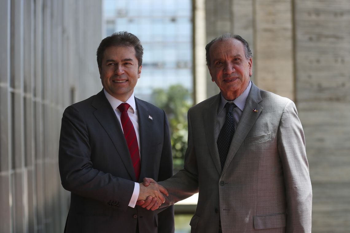 José Cruz/Agência Brasil O ministro das Relações Exteriores, Aloysio Nunes Ferreira, recebe o chanceler do Paraguai, Luis Alberto Castiglioni, no Palácio Itamaraty.